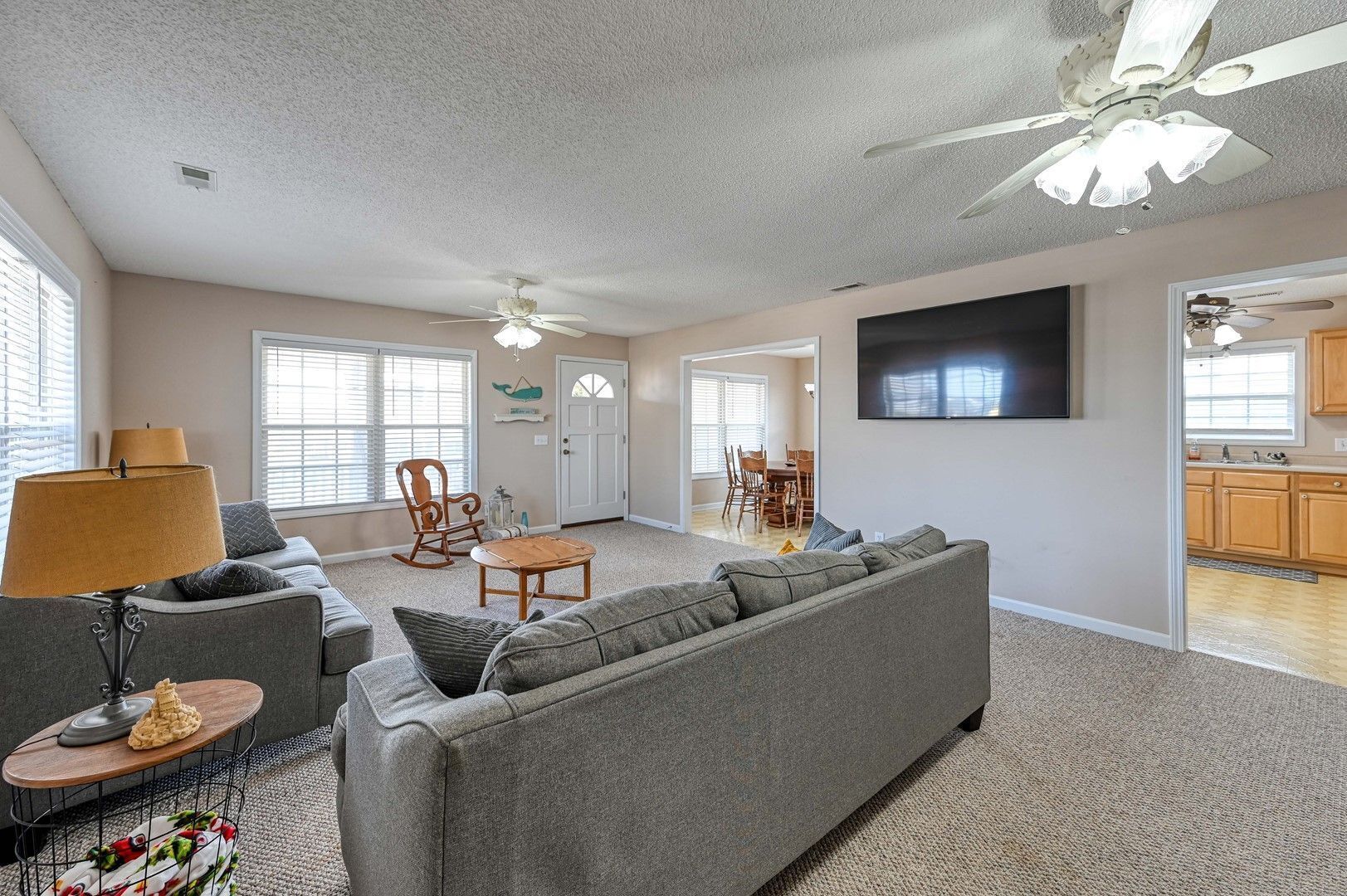 Capt'N Hooks Hideout- Dogs Allowed with Fee<br>Holiday Specials Call For Details