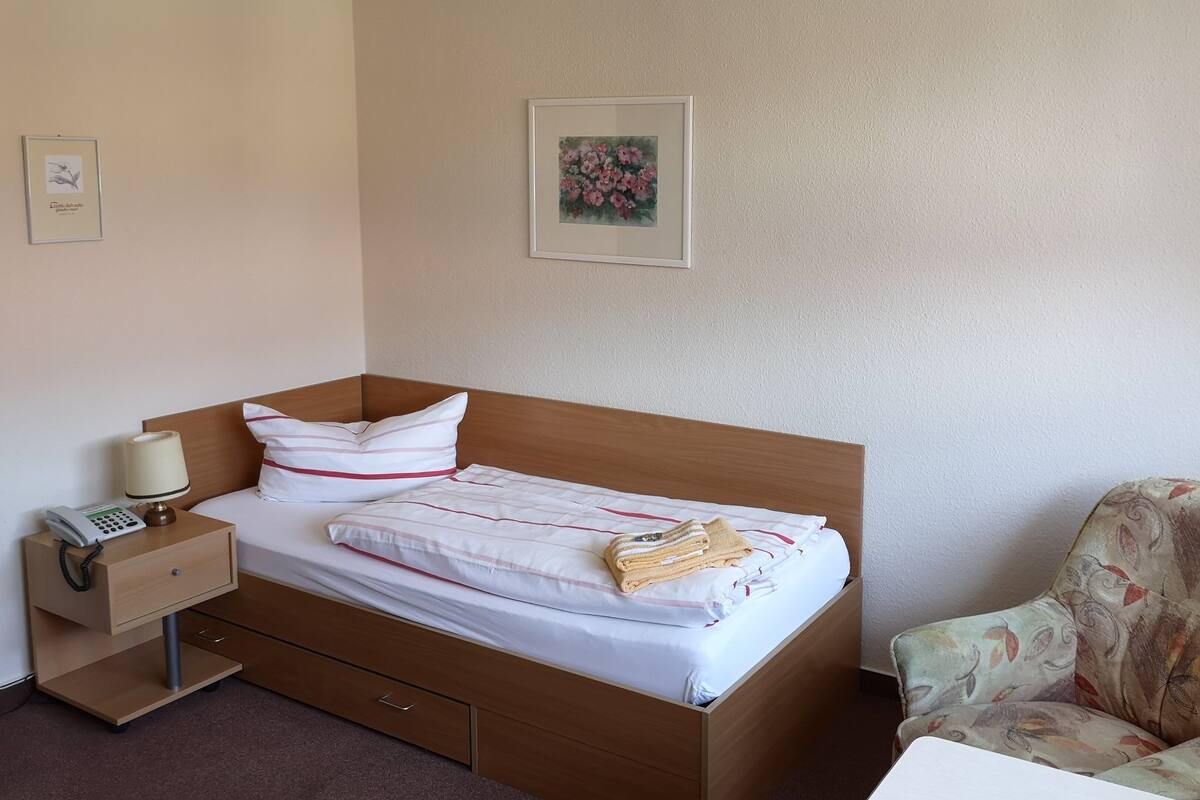 Single Room | Free WiFi, bed sheets