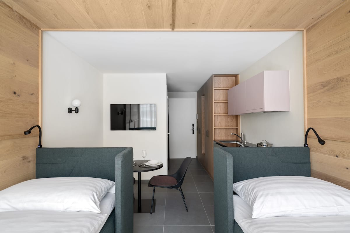 Free WiFi, bed sheets