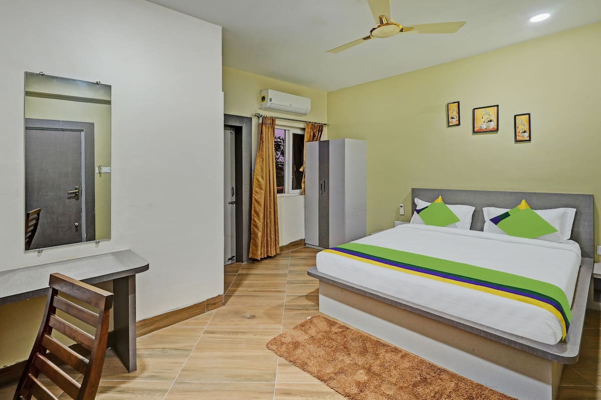 Standard Room | Iron/ironing board