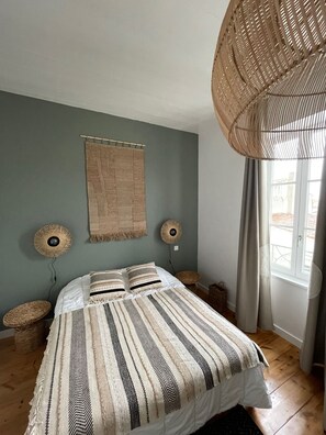 5 chambres, fer et planche à repasser, lit parapluie, Wi-Fi gratuit