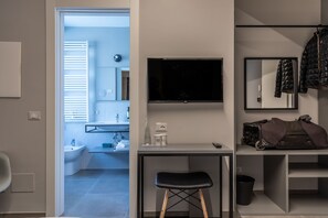 Desk, soundproofing, free WiFi, bed sheets - Mathis (Fiorenzuola d'Arda)