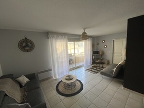Living area - Apartment Downtown Sainte-Maxime Walking distance (Sainte-Maxime)