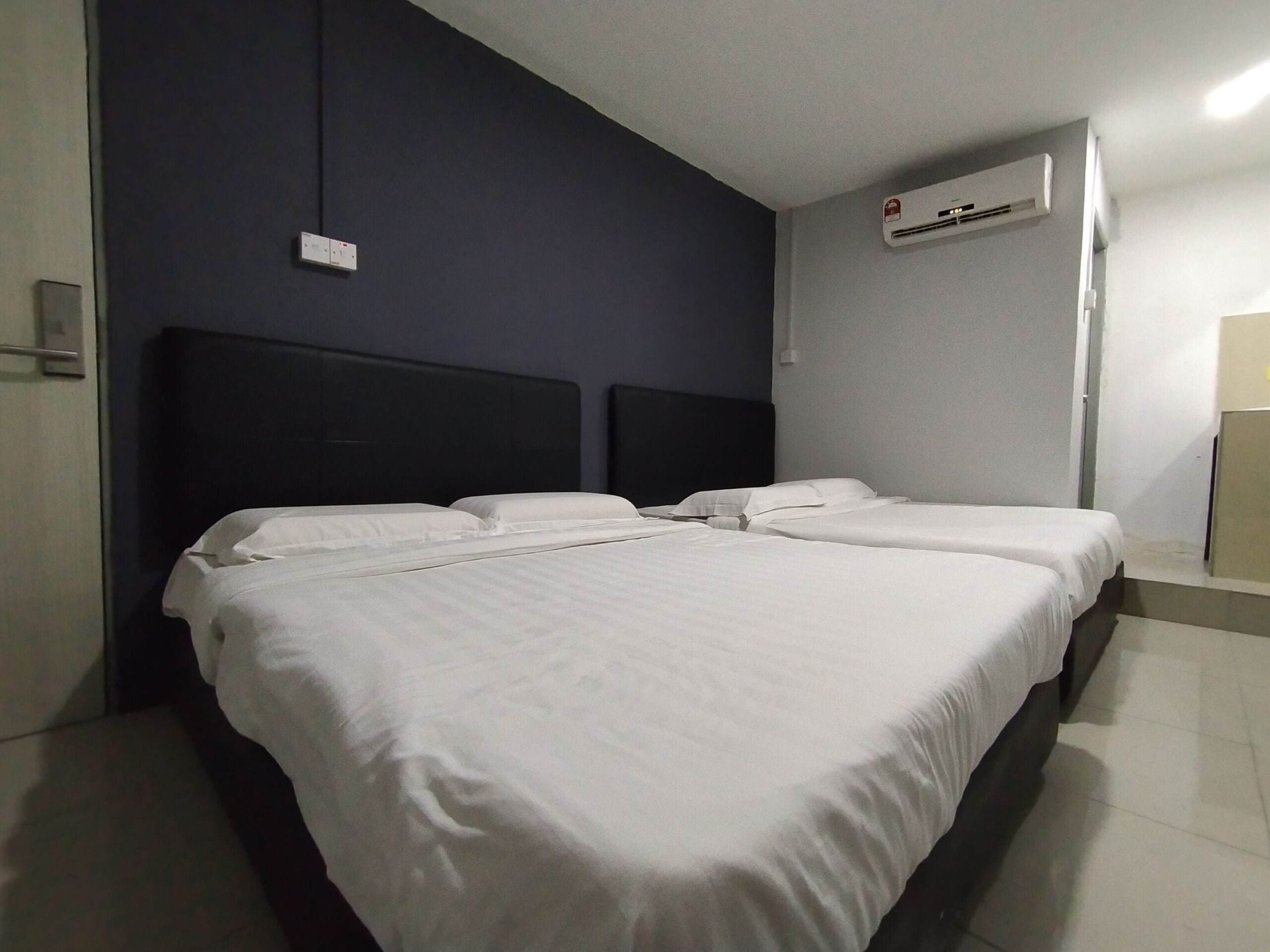 Suite familiar | Escritorio, wifi gratis y ropa de cama 