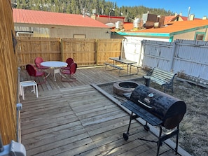 Outdoor dining - Yellow Rose of Red River - In town, WIFI (Red River)