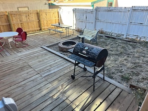 Outdoor dining - Yellow Rose of Red River - In town, WIFI (Red River)