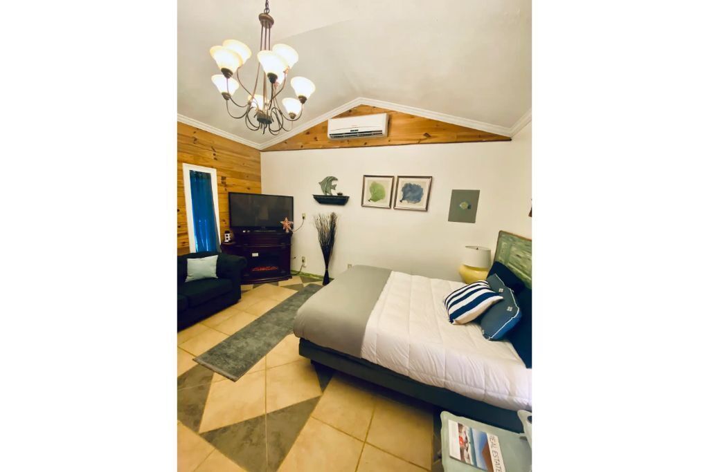 Resort-Style Cottage w/Pool @The House on the Hill