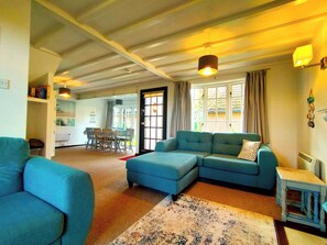 Ferienhaus | Wohnbereich | 30-Zoll-Fernseher mit Kabelempfang