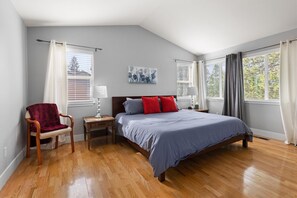 5 bedrooms, desk, iron/ironing board, free WiFi