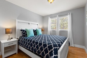 5 bedrooms, desk, iron/ironing board, free WiFi