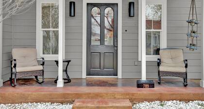 Spacious 3 bedroom house 3 blocks from Main St.