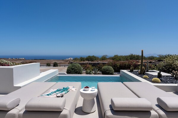 Lilium Homes - Santorini