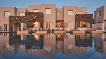 Bagian depan properti - sore/malam