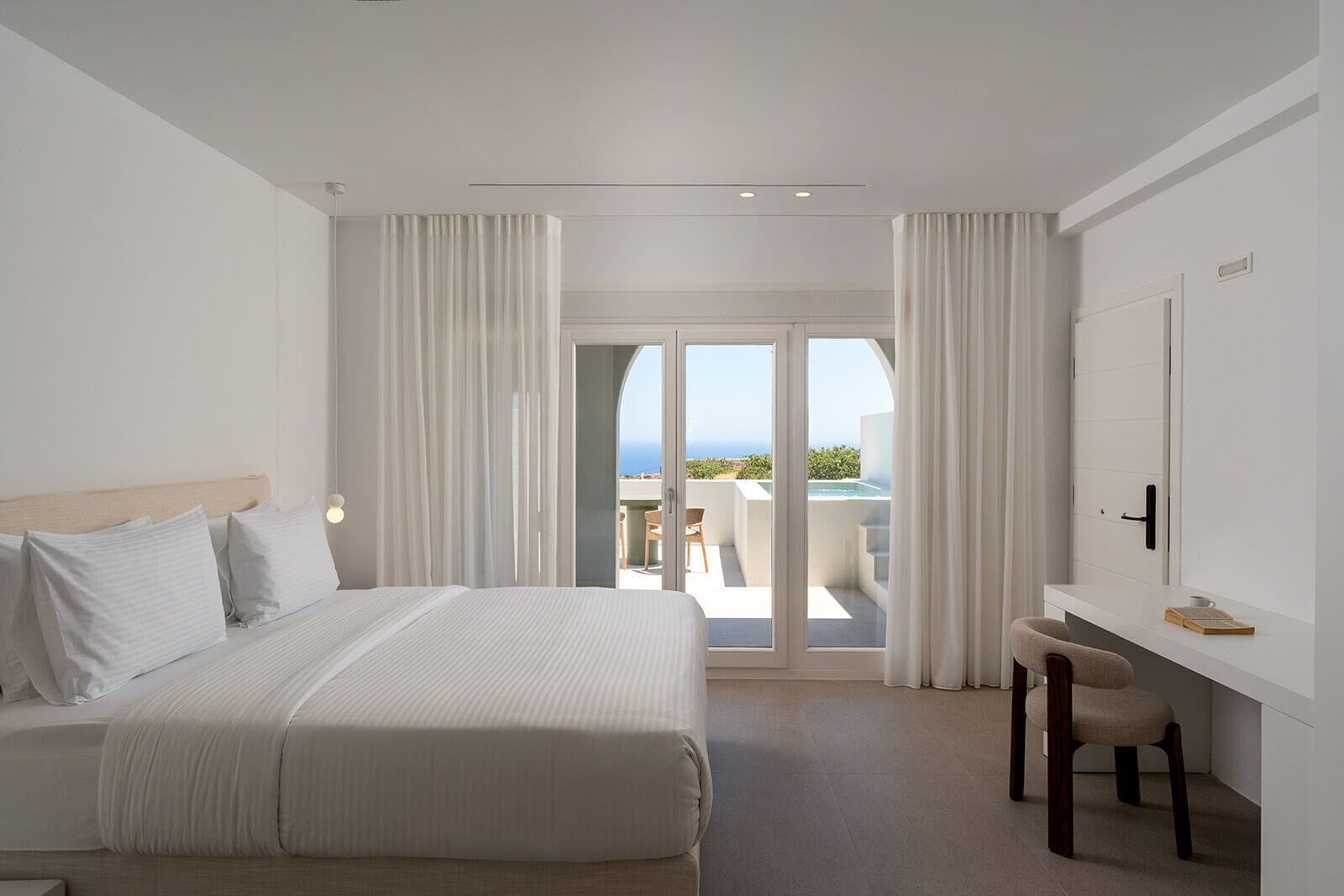 Deluxe Apartment, Hot Tub, Sea View | Premium bedding, in-room safe, individually decorated