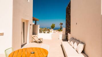 Deluxe Apartment, Hot Tub, Sea View | 2 bedrooms, premium bedding, in-room safe, individually decorated