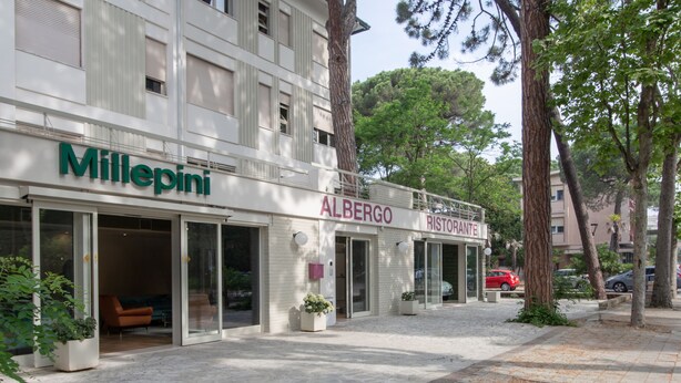 A building with storefronts named 'Millepini' and 'Albergo Ristorante'. - Hotel Millepini (Ravenna)
