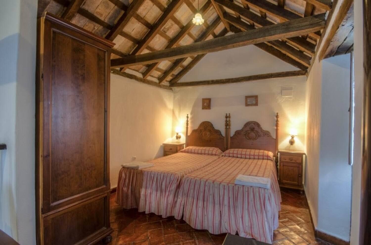 Lodging in a medieval hamlet, a wonderful experience. Restaurant,Info Point.Sl 3