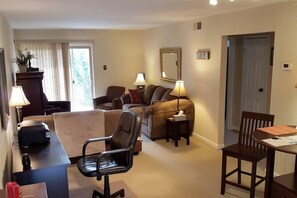 Smart TV, printers - Walkable to UGA, Stadium or downtown with pool! (Athens)