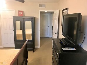 Interior - Walkable to UGA, Stadium or downtown with pool! (Athens)