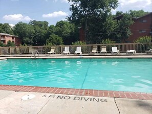 Outdoor pool - Walkable to UGA, Stadium or downtown with pool! (Athens)