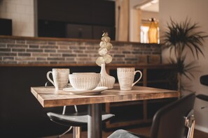 بوفيه فطور مجانًا يوميًا