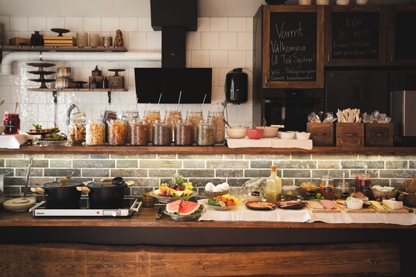 Free daily buffet breakfast