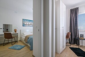 3 bedrooms, in-room safe, iron/ironing board, travel crib