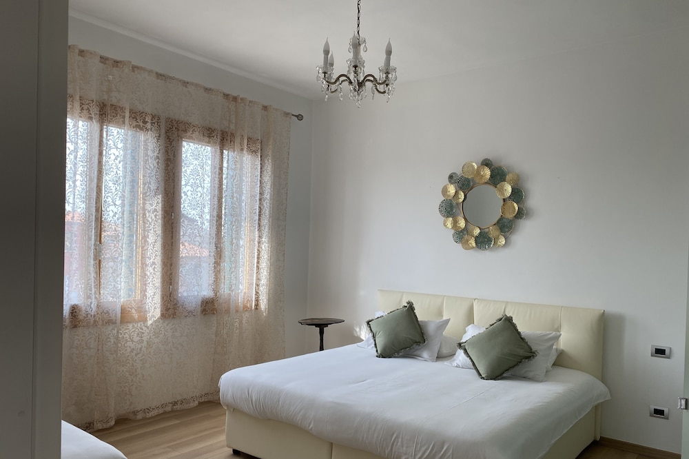 The VIEW Apartment with Canal view
