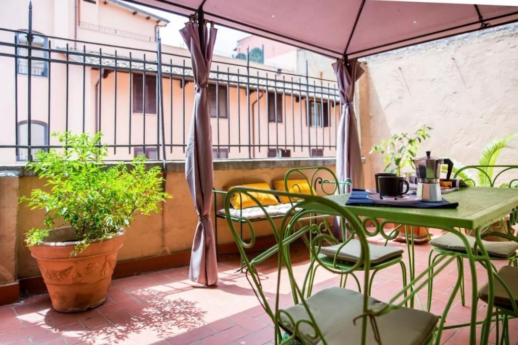 Spacious, Sanitized with sunny Terrace at Vatican