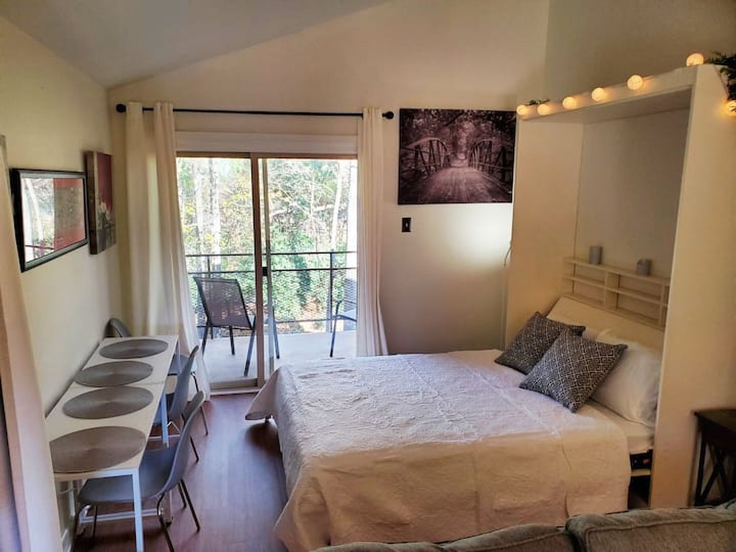 1 bedroom, desk, iron/ironing board, WiFi