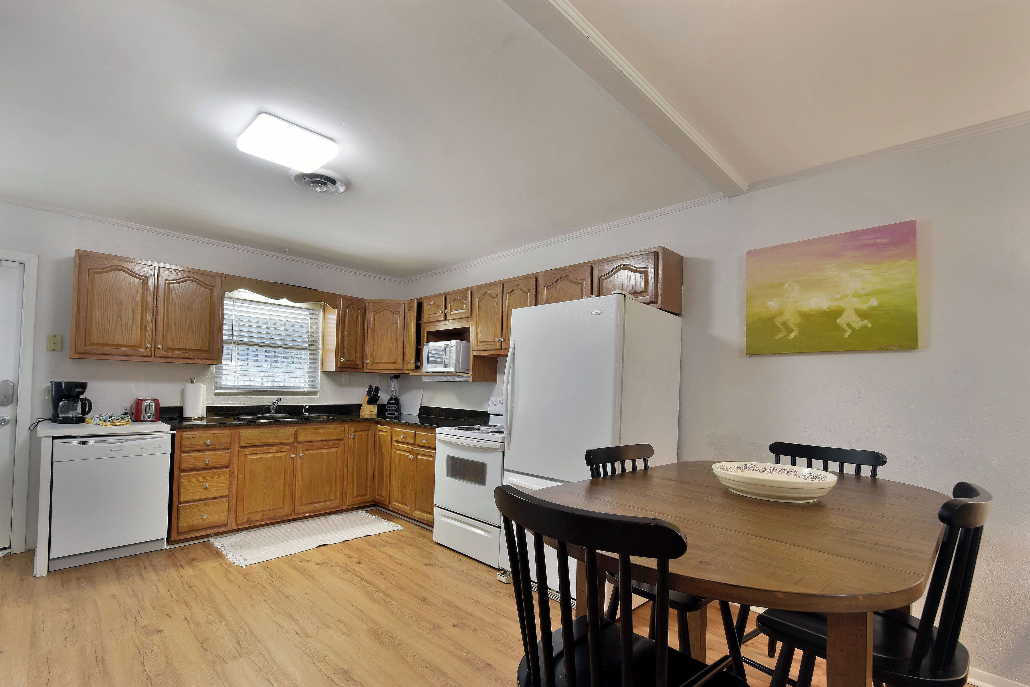 Two bed/1 bath duplex. Located 4 blocks to to the beach - St Simons Island