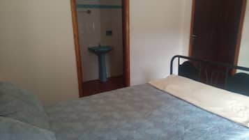 Habitación | Escritorio y espacio para trabajar con un portátil