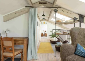 4 habitaciones, ropa de cama hipoalergénica y escritorio