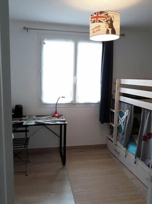 2 makuuhuonetta, silitysrauta/-lauta, Wi-Fi