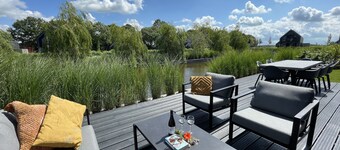 Luxurious detached watervilla with jetty near the lake