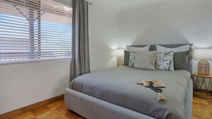 2 chambres, fer et planche à repasser