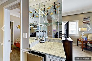 4 soverom, strykejern/-brett, wi-fi (inkludert) og sengetøy