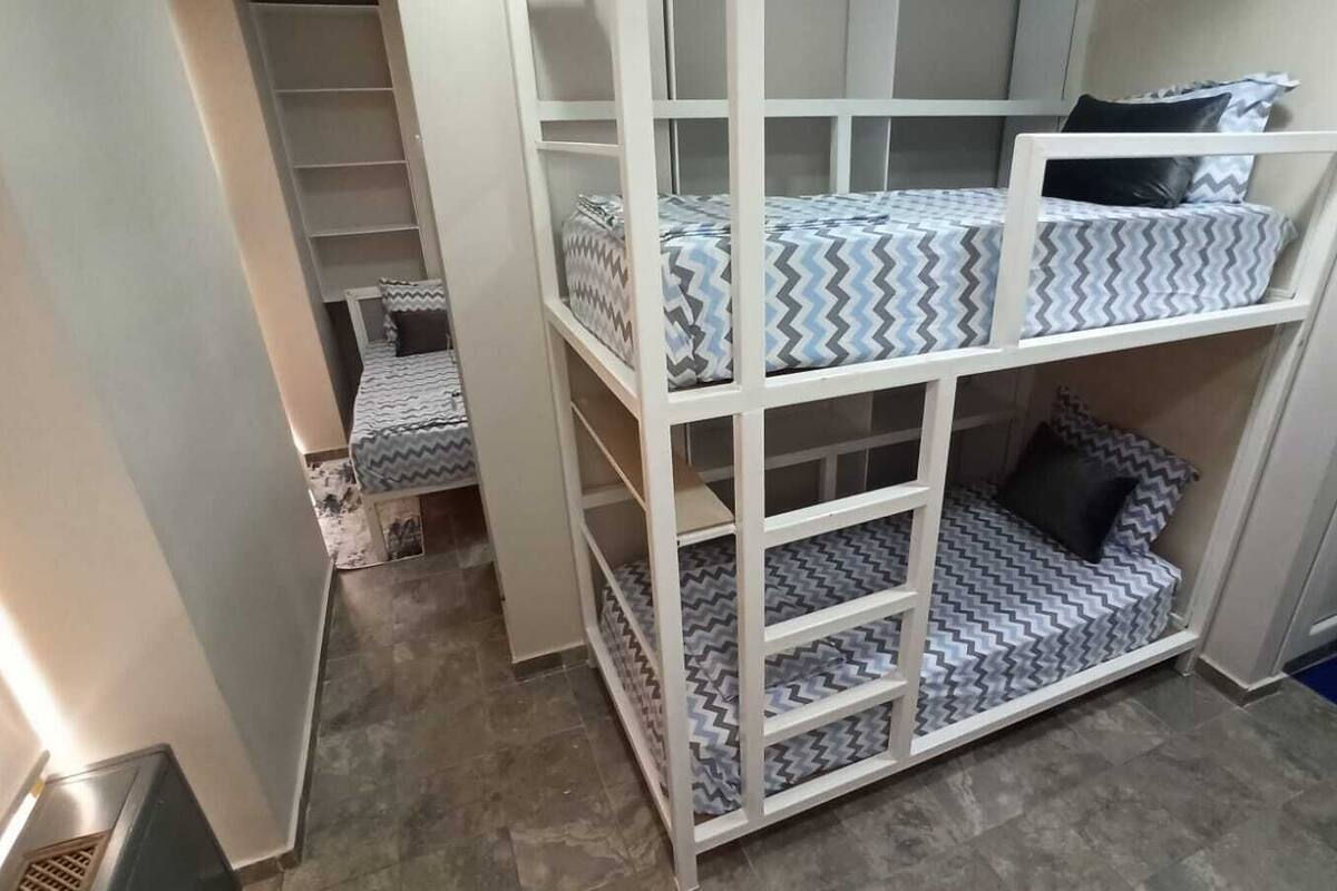 Basic Triple Room, Multiple Beds | Desk, soundproofing, WiFi (free), bed sheets