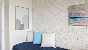 Unclassified image, 2 of 20, button