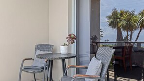 Unclassified image, 4 of 16, button