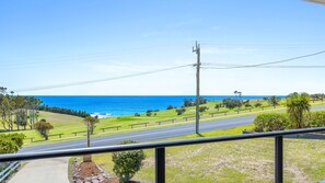 Property grounds - Golfers View Unit 3 - enjoys spectacular views of the ocean and golf course. (Narooma)