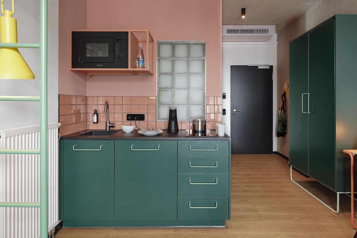 studio | private kitchen | electric kettle