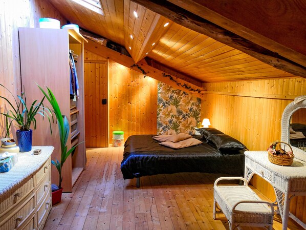 5 bedrooms, free WiFi, bed sheets