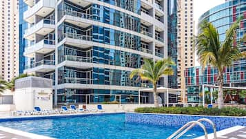 Kolam renang tertutup