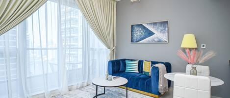 公寓 | 起居区 | 44-英寸液晶电视 (配备有线频道)、电视