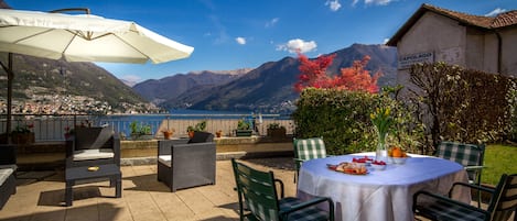 تناول الطعام بالخارج