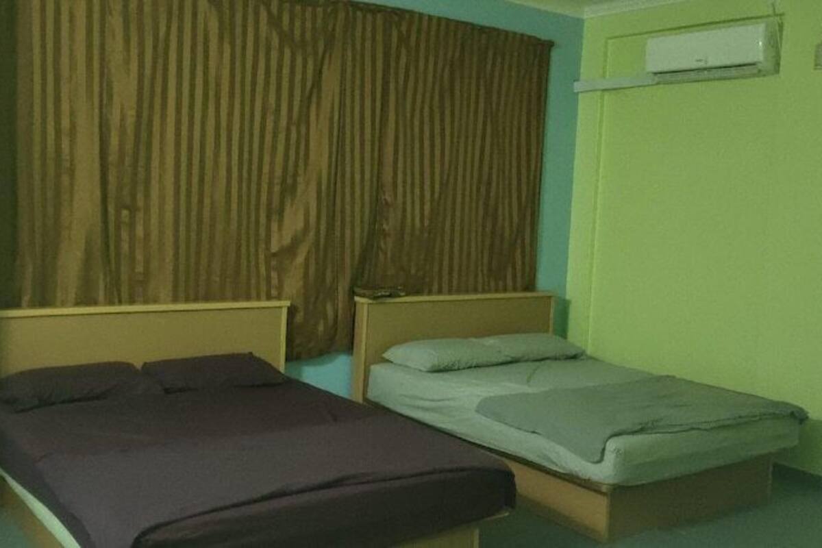 deluxe double room | free wifi, bed sheets