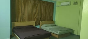 Deluxe Double Room | Free WiFi, bed sheets - OYO 90471 Hotel Tepoh (Kuala Terengganu)