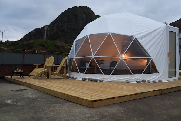 BBQ/picnic area - Enjoy Lofoten Glamping (Vestvågøy)