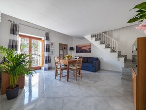 Maison Panoramique | Coin séjour | Télévision à écran plat de 40 pouces avec chaînes par câble, télévision